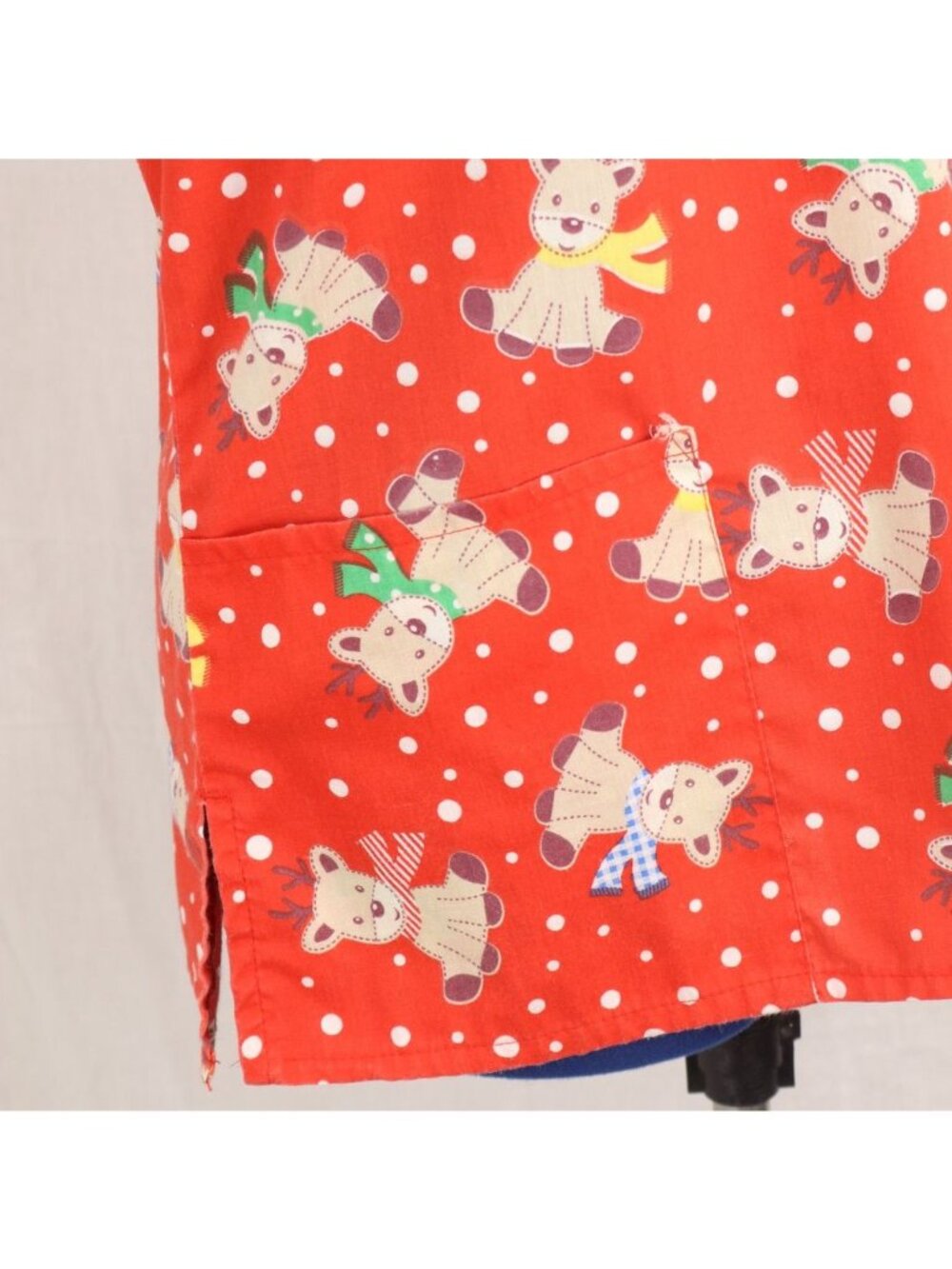 Scrub Top Womens XS Red Polka Dot Christmas Reindeer Medical Uniform Shirt VTG - Picture 6 of 9